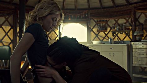 Wlw Kiss, Evelyne Brochu, Orphan Black, Black Series, The Crazy, Copyright Infringement, Alter Ego, Series Movies, Go On