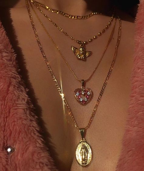 Spring Jewelry Trends, Layered Cross Necklace, Pink Heart Necklace, Dope Jewelry Accessories, Layering Necklaces, Daily Jewelry, Jewelry Accessories Ideas, Spring Jewelry, Dope Jewelry