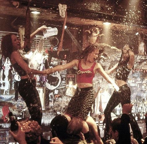 Coyote Ugly Bar, Izabella Miko, Piper Perabo, Coyote Ugly, Ella Enchanted, Dominic Toretto, Ugly Outfits, Tyra Banks, Movie Stills