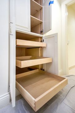 Pull-out doors instead of too deep shelves - allows access to the farthest back space Bathroom Linen Closet, Kitchen Pantry Cupboard, Deep Closet, Airing Cupboard, Closet Redo, Contemporary Closet, Hallway Closet, Pantry Cupboard, Linen Cupboard