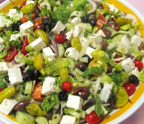 side salads for a crowd | SWEET ALMOND TREE: GREEK SALAD FOR A CROWD Russian Salads, Salad For A Crowd, Salads For A Crowd, Chopped Salad Recipes, Greek Salad Recipes, Cooking For A Crowd, Salad Recipes For Dinner, Easy Salad Recipes, Chopped Salad