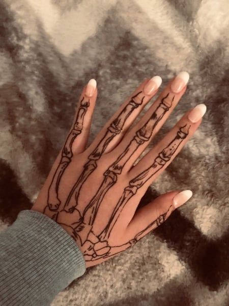 Skull Hand Tattoo, Health Tattoo, Hand Doodles, Hand Tats, Skeleton Tattoos, Skeleton Hand Tattoo, Inspiration Tattoo, Hand Tattoos For Women, Skull Hand