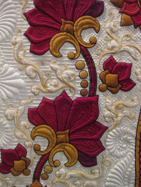 beautiful details Quilt Flowers, Colchas Quilting, Golden Embroidery, Freemotion Quilting, Embroidery Beads, Longarm Quilting Designs, Quilled Creations, Machine Quilting Designs, Diy Event