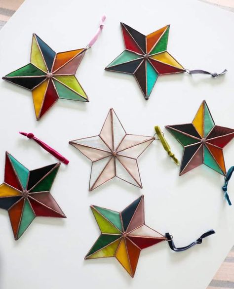 Stained Glass Crane Pattern, Leadlight Christmas Decorations, Stained Glass Star Ornaments, Starter Stained Glass Pattern, Easy Stained Glass Christmas Ornaments Patterns, Small Stain Glass Projects, Stain Glass Ornaments Diy, Easy Stain Glass Projects, Stained Glass Art For Beginners