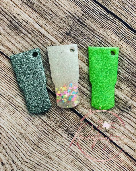 Tumbler Keychain Ideas, Glitter Keychains, Diy Key, Keychain Ideas, Shrink Art, Tumbler Ideas, Diy Resin Crafts, 30 Oz Tumbler, Silhouette Cameo Projects