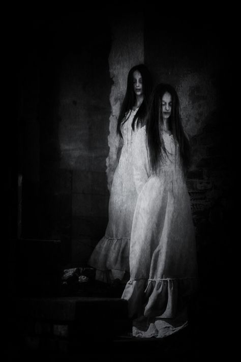 Haunting Photography, Paranormal Pictures, Ghost Train, Call Of Cthulhu Rpg, Mother Kali, Dark Beauty Photography, Creepy Ghost, Fantasy Witch, Haunted Dollhouse