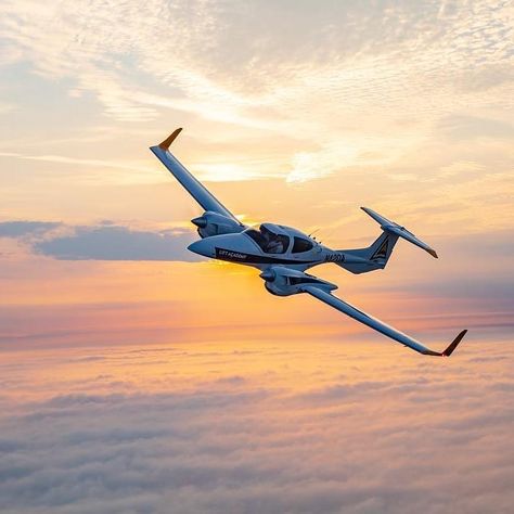 Beautiful sunset to start off the week! 🌤️🛩️💎😎 ------- #sunsetflight #diamondaircraft #diamondtwinstar #da42 #diamondda42 #twinengine… Private Jets, Private Jet, Beautiful Sunset, Sailing, Flight, The Conversation, Aircraft, To Start, Diamonds