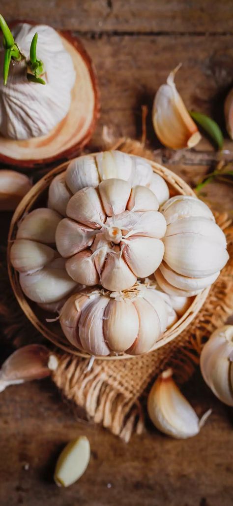 Garlic Aesthetic, Garlic Photography, Garlic Noodles Recipe, Garlic Butter Pasta, Garlic Parmesan Pasta, Garlic Shrimp Pasta, Garlic Roasted Potatoes, Garlic Rice, Chicken Parmesan Pasta