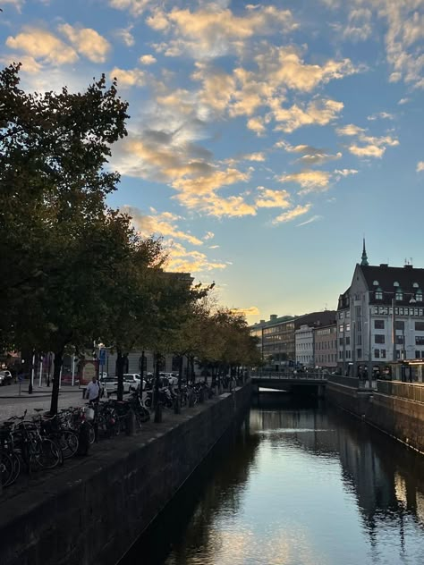 Sweden Gothenburg, Sweden Aesthetic, Sweden Summer, Pretty Sunsets, Gothenburg Sweden, Coastal Vibes, Cool House, Malmo, Gothenburg