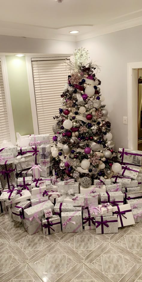 Purple Themed Christmas Tree, Purple Tree Christmas, Purple Christmas Tree Decorations Ideas, Purple Christmas Decor Ideas, Purple And Silver Christmas Tree, Christmas Tree With Purple Decorations, Christmas Tree Ideas Purple, White Purple Christmas Tree, Purple And White Christmas Tree