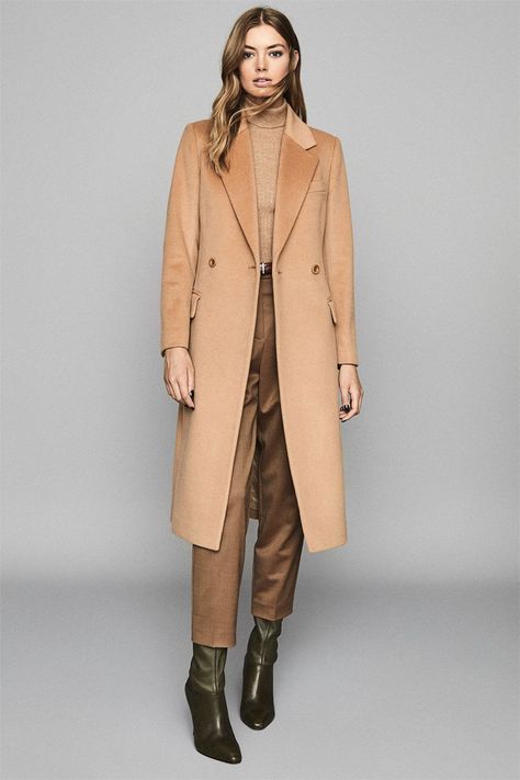 Outfit Formula: Light Neutral Monochrome - YLF Camel Coat Outfit Casual, Camel Coat Outfit, Camel Wool Coat, Fuzzy Coat, Monochrome Outfit, Outfit Formulas, Camel Coat, Neutral Outfit, Urban Chic