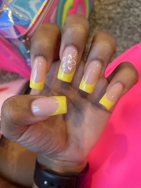 Acrylic nails with a pastel yellow french. Topped wirh a one finger white flower design. Yellow Tip Nails, Sunshine On A Cloudy Day, Yellow French, One Finger, Cloudy Day, Pastel Yellow, French Tip Nails, Flower Nails, White Flower