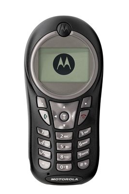 This little guy was the first cellphone I officially owned. Like any normal Dabba Phone; Extremely boring entertainment options but an extremely reliable phone. Old School Phone, Classic Phones, Motorola Phone, Hand Phone, Retro Gadgets, Feature Phone, Cell Phone Covers, Old Phone, Cellular Phone