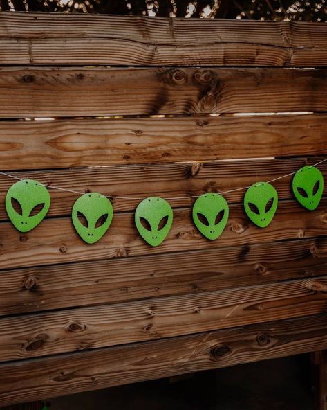 Alien First Birthday Party, Space Aesthetic Party, Alien Room Decor, Alien Themed Birthday Party, Alien Party Decorations, Alien Theme Party, Alien Decorations, Space Theme Party Decorations, Space Theme Decorations