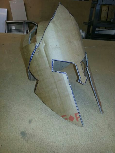 Making a trojan helmet baby!!!!! Cardboard Helmet, Trojan Helmet, Cardboard Costume, Cardboard Mask, Knight Costume, Folding Origami, Spartan Helmet, Cosplay Armor, Card Board