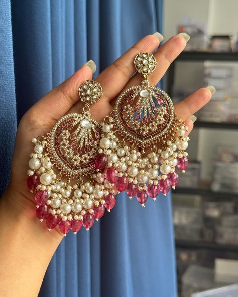 Rhea Kundan Beauty 😍 ₹599/- Free Shipping zin India Jhumka Design, Pakistani Earrings, Jhumka Designs, Trendy Outfits Indian, Fancy Jewellery Designs, Traditional Indian Outfits, South Indian Jewelry, Indian Necklace, Bridal Fashion Jewelry