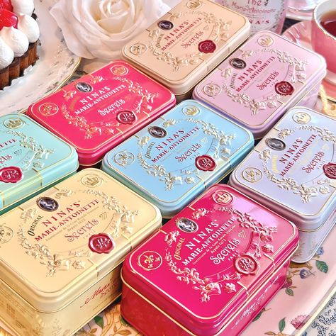 Vintage Bakery Packaging, Vintage Box Packaging, Packaging Design Food Box Ideas, Vintage Package Design, Laduree Packaging, Cute Packaging Design, Tea Box Packaging, Tin Box Packaging, Creative Packaging Ideas