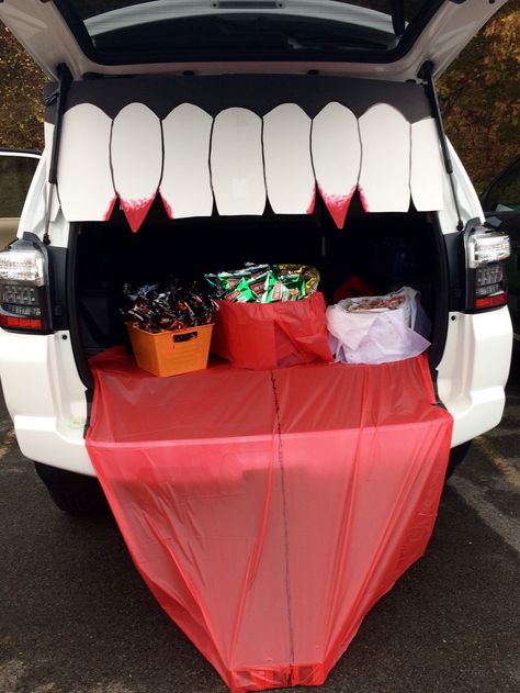 Church Trunk, Trunker Treat Ideas, Halloween Car Decorations, Trunk Or Treat Ideas, Happy Money, Treat Ideas, The Trunk, Trunk Or Treat, Car Ideas