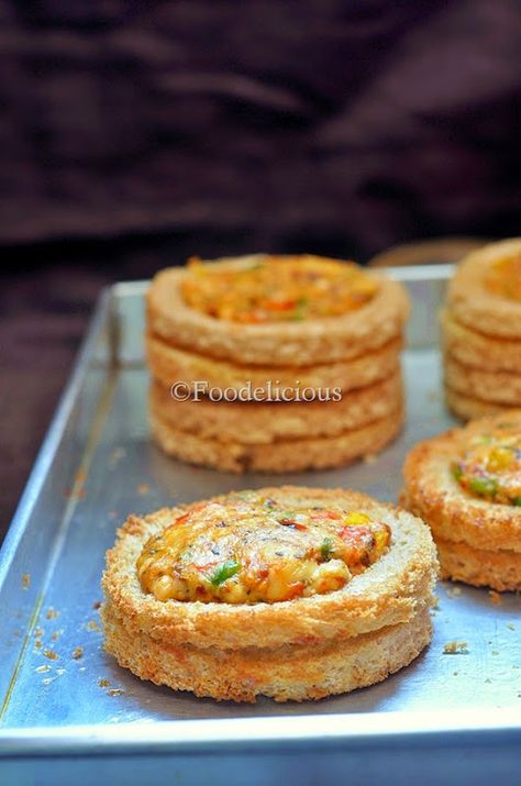 cheesy discs Simple Ingredient Recipes, Easy Starters, Veg Snacks, Starter Recipe, Indian Appetizers, Cheese Snacks, Food Easy, Indian Snack Recipes, Starters Recipes