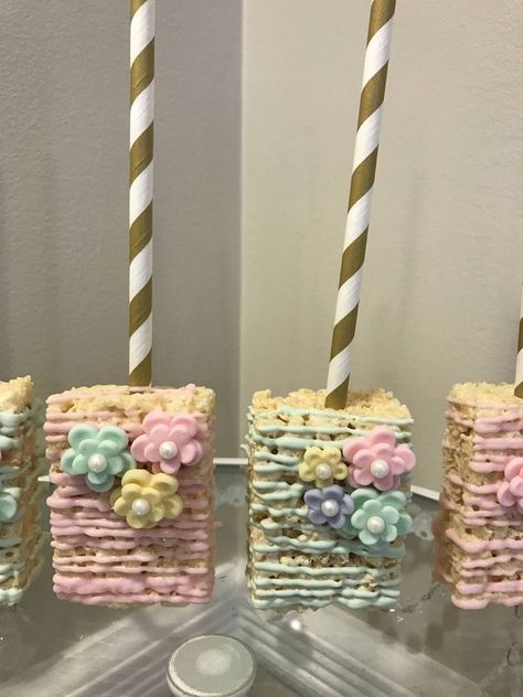 Drizzled Rice Krispie Treats, Party Pretzels, Covered Rice Krispie Treats, Chocolate Covered Rice Krispie Treats, Pastel Chocolate, Baked Sweets, Dipped Cookies, Wedding Sweets, Wafer Cookies