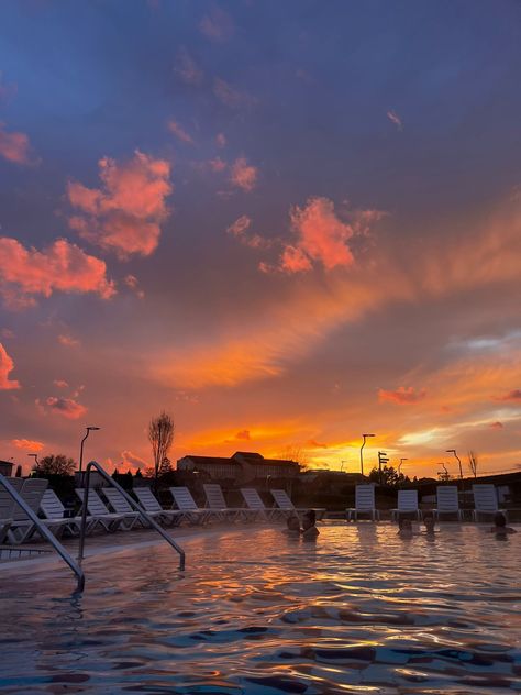 Pool Sunset Aesthetic, Public Pool Aesthetic, Pool Vibes Aesthetic, Pool Summer Aesthetic, Pool Day Aesthetic, Pool Aesthetic Summer, Summer Pool Aesthetic, Pool Sunset, Aesthetic Pool