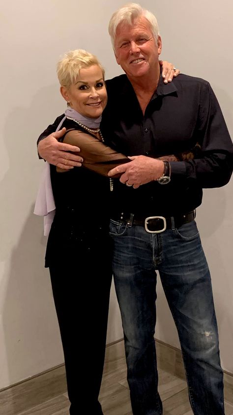 Five Husbands Later, Lorrie Morgan Finally Found The Love Of Her Life Famous Country Singers, Crystal Gayle, Male Country Singers, Lorrie Morgan, Country Female Singers, Country Music Songs, Tango Dancers, Best Country Music, Mr. Love