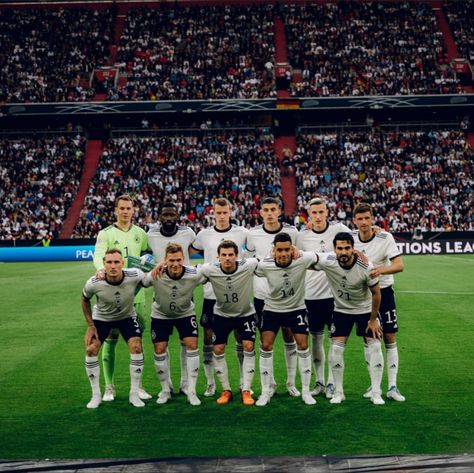 Von dfb_team (Instagram) Manchester United Art, Dfb Team, Kai Havertz, Manchester United, Manchester, Soccer Field, Soccer, The Unit, Quick Saves