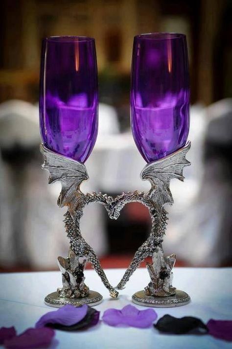 Purple Wedding Dragon Wedding, Purple Wedding Cakes, Streetwear Apparel, Purple Stuff, Everything Purple, Purple Things, Goth Wedding, Ootd Photography, Dark Wedding