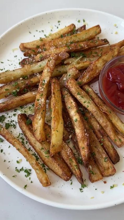 French fries #food #foodblogger #foodreels #seafood #foodie #foodlover #reelsvideo #fyp #mealprep #dinner #recipe #reelsvideo #reelsfb #foryou #fbreels #healthyfood | Healthy Food | Healthy Food · Original audio Garlic Parm Fries, Parm Fries, Parmesan French Fries, Healthy French Fries, Carb Friendly Recipes, Healthy Fries, Low Calorie High Protein, Crispy Garlic, Quick Recipes Snacks