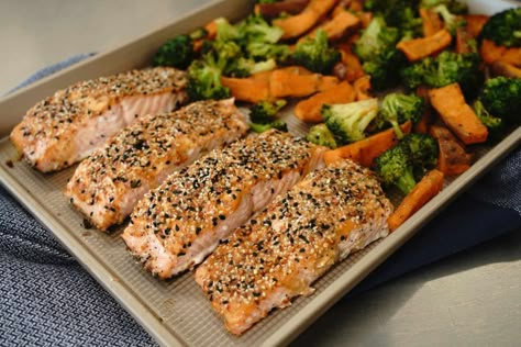 Everything Salmon Sheet Pan Dinner Sheet Pan Lunch, Sheet Pan Food, Everything Salmon, Salmon Sheet Pan Dinner, Salmon Dinners, Healthy Meals For Dinner, Foil Meals, Sheet Pan Salmon, Pan Salmon