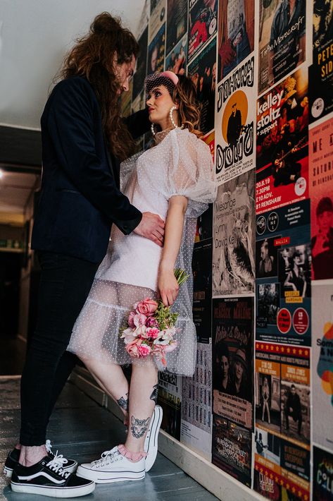 ‘Pretty in Pink’ 80s Style Wedding Inspiration With Punk Vibes 80s Style Wedding, 80s Themed Wedding, Tacky Wedding, Las Vegas Wedding Photos, 80s Wedding, Punk Wedding, Edgy Wedding, Rock Wedding, Unconventional Wedding