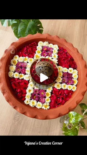 Urli Decor Indian, Urli Decoration Ideas, Urli Decor, Simple Flower Rangoli, Coke Studio, Easy Flower Drawings, Diwali Decorations At Home, Housewarming Decorations, Simple Flower Design