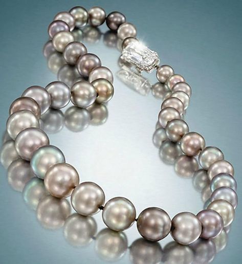 Most Expensive Pearl, Saltwater Pearl Necklace, Perfect Pearls, Grey Pearl Necklace, Natural Pearl Necklace, Pearl Gray, Jewelry Designing, Pearl Jewels, Pearl Necklace Set