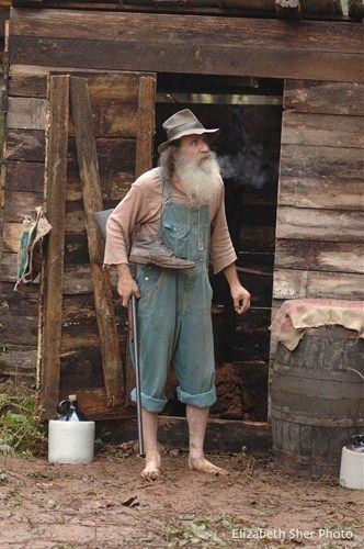 Barney Barnwell, caught here in a moonshiner pose, founded the Moonshiners Reunion and Mountain Music Festival Popcorn Sutton, Appalachian People, Mountain People, Moonshine Still, Mountain Men, Mountain Music, Appalachian Mountains, Mountain Man, Old Man