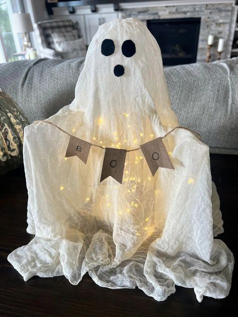 Fall Party Diy, Cheesecloth Ghost Diy, How To Make Ghosts, Ghosts For Halloween, Floating Ghost, Cheesecloth Ghost, Floating Ghosts, Ghost Diy, Fun Halloween Crafts