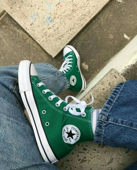 Amazon Green Converse, Emerald Green Converse, Green All Star Outfit, Green Converse Outfits, Green Converse Aesthetic, Converse Verdes, Green Chuck Taylors, Green Converse Outfit, All Star Outfit