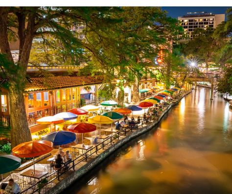 San Antonio River Walk! Restaurants San Antonio, San Antonio River Walk, Texas Travel Guide, Texas Beaches, San Antonio River, Texas Roadtrip, Romantic Weekend Getaways, Summer Destinations, Romantic Weekend