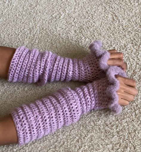 Crochet Arm Warmers, Open Me, Fall Things, Crochet Shop, Crochet And Knitting, Knitting Tools, House Hunters, Crochet Inspo, Crochet Gloves