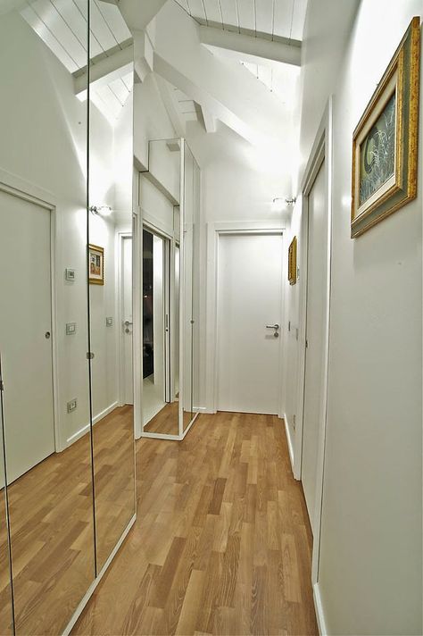 White Penthouse, Feng Shui Apartment, Penthouse Interior Design, Penthouse Design, Apartment Entrance, Hallway Mirror, Hallway Design, Long Hallway, Magic Mirror