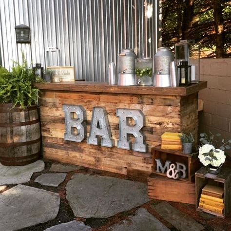 Bar Con Pallet, Palet Bar, Palette Bar, Outdoor Kitchen Bar, Pallet Bar Diy, Design Grill, Diy Outdoor Bar, Pallet Furniture Designs, Outside Bars