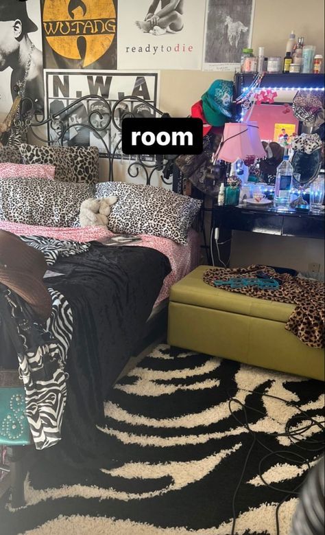 Myspacemama Room, Coy3.0 Room, Coy3.0 Outfits, Emo Y2k Room, Coy 3.0, Chicana Room Ideas, 2000s Room Ideas, Y2k Grunge Room, Trashy Y2k Room