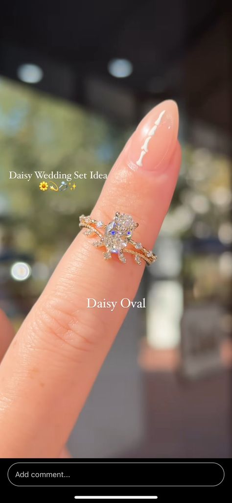 Daisy Engagement Ring, Princess Wedding Rings, Pretty Wedding Rings, Cute Promise Rings, Pretty Engagement Rings, Dream Wedding Ring, Daisy Wedding, Cute Engagement Rings, Future Engagement Rings