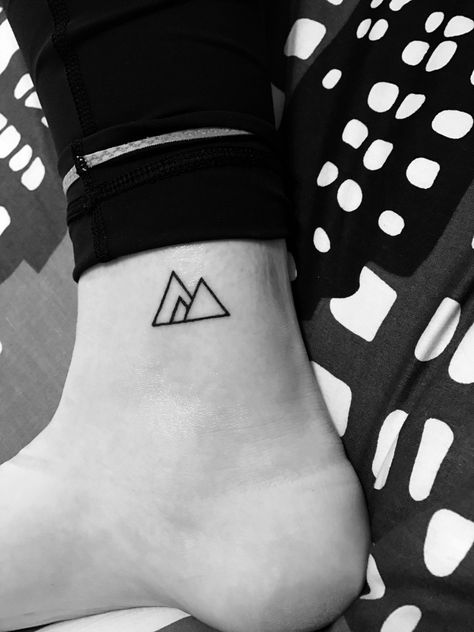 Family Of Three Tatoos, Tattoo For Family Of Three, Minimal Family Tattoo Ideas, 3 Family Member Tattoo, Family Of Three Tattoo, Three Symbol Tattoo, Symbols For Siblings, Family Of Three Tattoo Ideas, Minimalist Tattoo Family