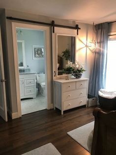 pretty sliding barn door it slides behind a dresser تصميم دورة مياه, Mirror Barn Door, Diy Sliding Barn Door, Door Diy, Decor Baie, Dekorasi Kamar Tidur, Diy Barn Door, Bedroom Closet, Bathroom Doors