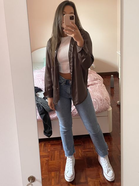 Cute Outfits With Converse High Tops, Outfits With Converse High Tops, High Top Converse Outfit, Outfits With High Tops, Casual College Outfit, Converse Outfit Fall, Stylish Sneakers Outfit, Converse Haute, High Tops Outfit