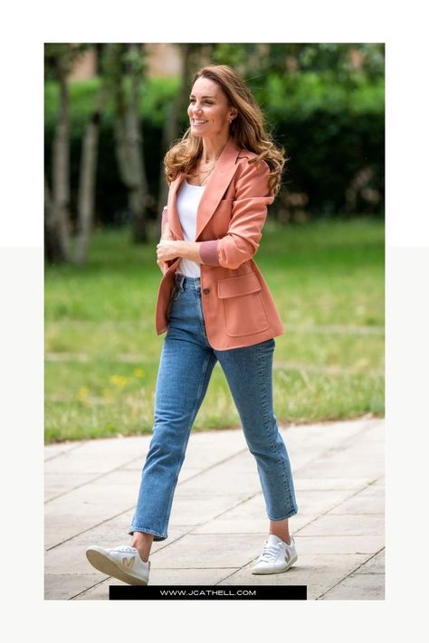 Recreating Kate Middleton’s Looks - J. Cathell Casual Kate Middleton, Kate Middleton Style Outfits, Kate Middleton Outfits, Princess Coat, Middleton Style, Kate Middleton Style, Vintage Elegant, Mid Length Dresses, Royal Fashion