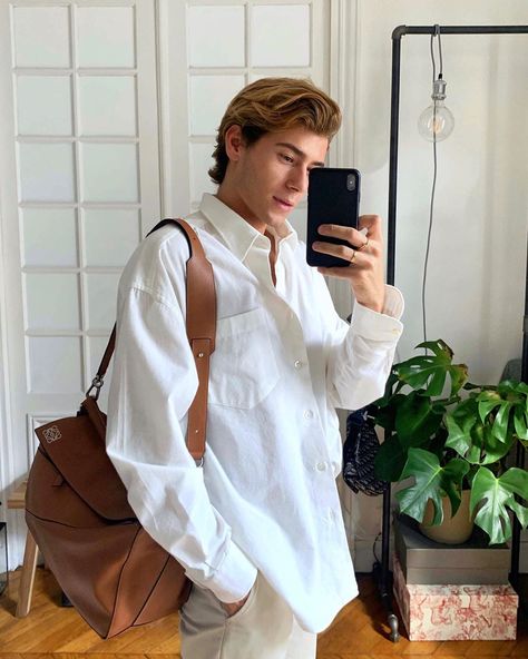 mirror selfie Loewe Puzzle Bag Outfit Men, Loewe Puzzle Bag Outfit, Men Clothing Ideas, Instagram Mirror Selfie, Jake Ryan, Harry Potter Outfit, Loewe Puzzle Bag, Nowhere Man, Office Fits