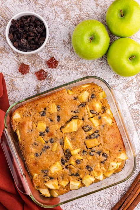 Maple Apple Pudding - This dessert is the perfect end to a fall dinner! The sweet flavours of maple, along with apples and cinnamon, is delicious topped with a scoop of vanilla ice cream. Cinnamon Apple Rings, Apple Pudding, Apples And Cinnamon, Simply Stacie, Red Delicious Apples, Fall Dinner, Apple Desserts, Granny Smith Apples, Baked Apples