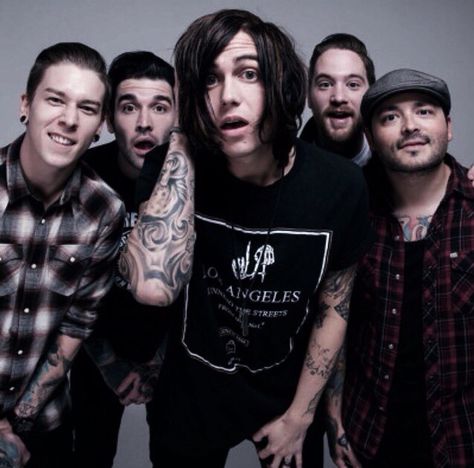 Sleeping With Sirens- does kellin look a bit different or is it just me o.O ? Sleeping With Sirens Logo, Justin Hills, We The Kings, Mayday Parade, Kellin Quinn, Sleeping With Sirens, Falling In Reverse, Love Band, Black Veil Brides