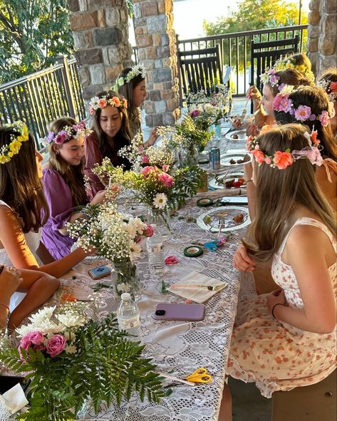 #midsommar #bday Midsummer Party Ideas, Midsommar Birthday, Midsummer Garden Party, Garden Party Inspiration, Midsommar Birthday Party, Mid Summer Party, Midsommar Party Outfit, Midsommar Party Decor, Midsommar Wedding